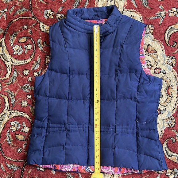 Lilly Pulitzer Reversible Puffer Vest in True Navy/Paisley - Size XL - Picture 8 of 9